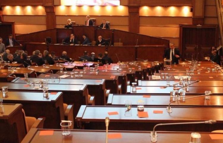 CHP'li üyeler İBB Meclisi'ni karıştırdı