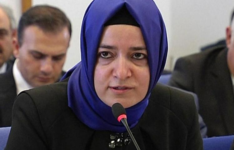 Bakan Kaya FOX TV'nin mikrofonunu kaldırttı