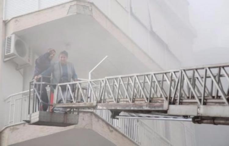 Üç yaşındaki çocuk evi kül etti!