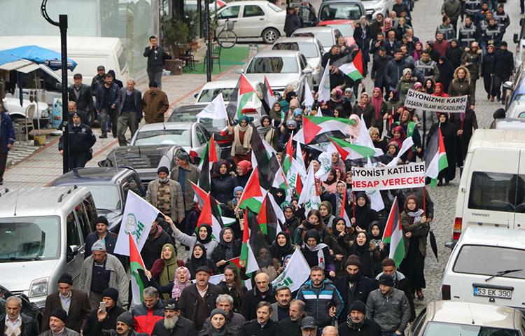 Rize Kudüs için ayakta