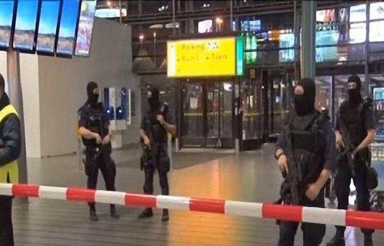 Hollanda'nın en yoğun havalimanında saldırı!