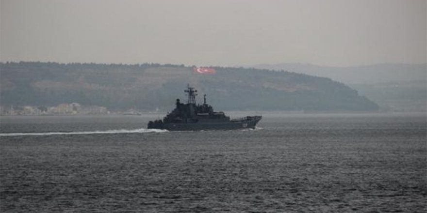 Rus savaş gemisi boğazdan geçti