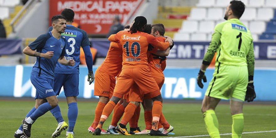 Başakşehir ilk yarıyı lider kapattı