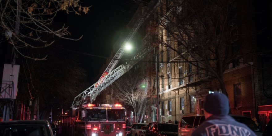 New York'ta son 25 yılın en büyük yangını: 12 ölü