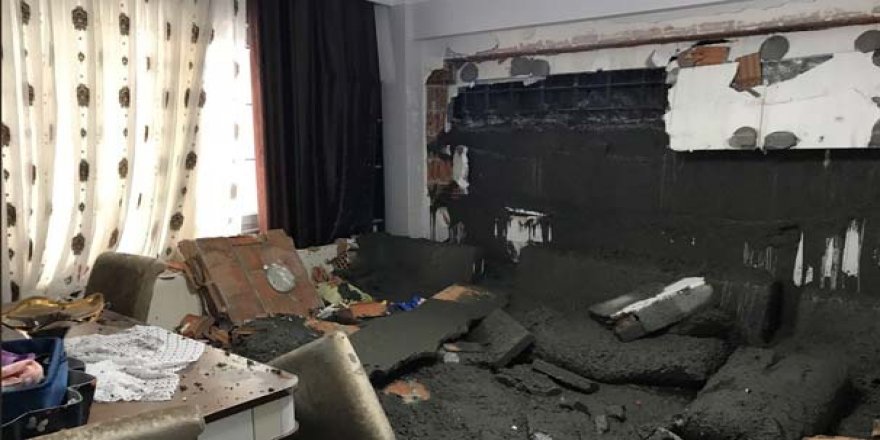 Eyüpsultan'da binanın duvarı çöktü! Yaralılar var