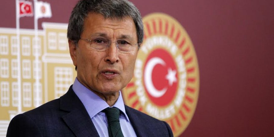 Halaçoğlu trafik kazası geçirdi