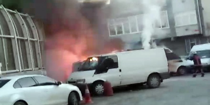 Beyoğlu’nda 3 araç küle döndü