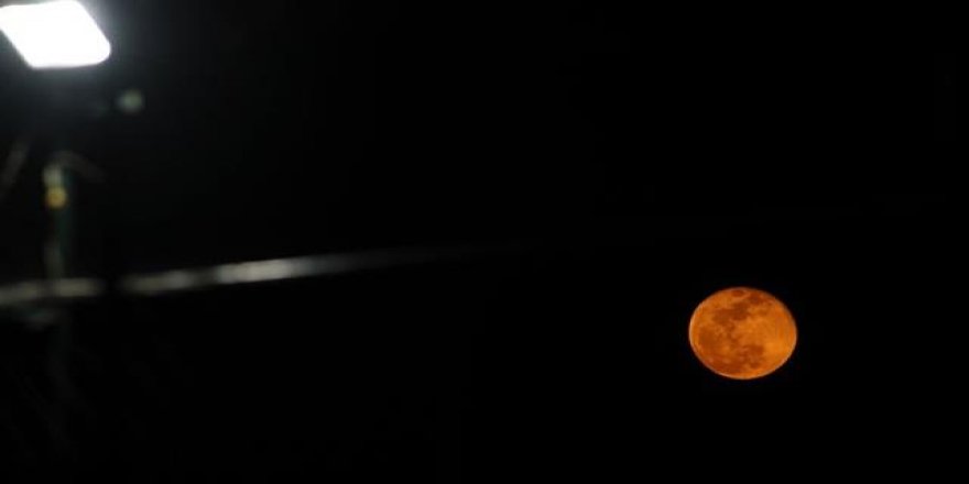 Ay bu gece de büyüledi