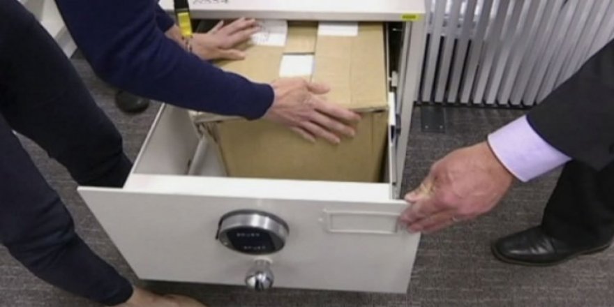 O ülkede devlet sırları 2. el dükkanına satıldı