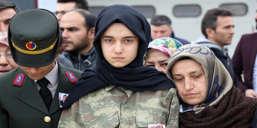 Şehide son bakış! Üniformasını giydi...