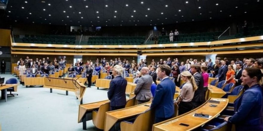 Hollanda skandal yasa tasarısını onayladı