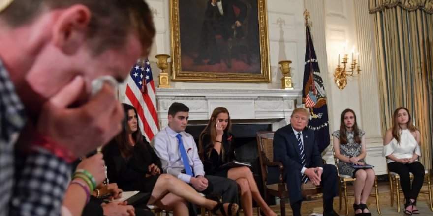 Trump: “Öğretmenler okula silahlı gitsin”