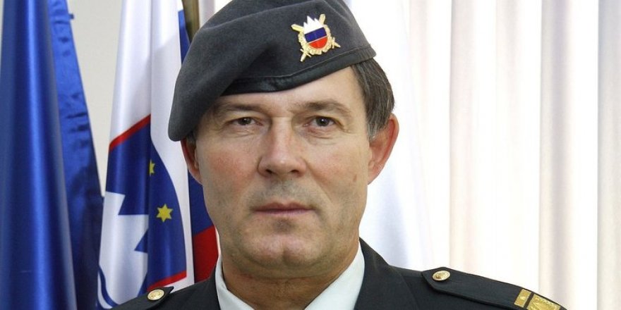 O ülkede  genelkurmay başkanı görevden alındı