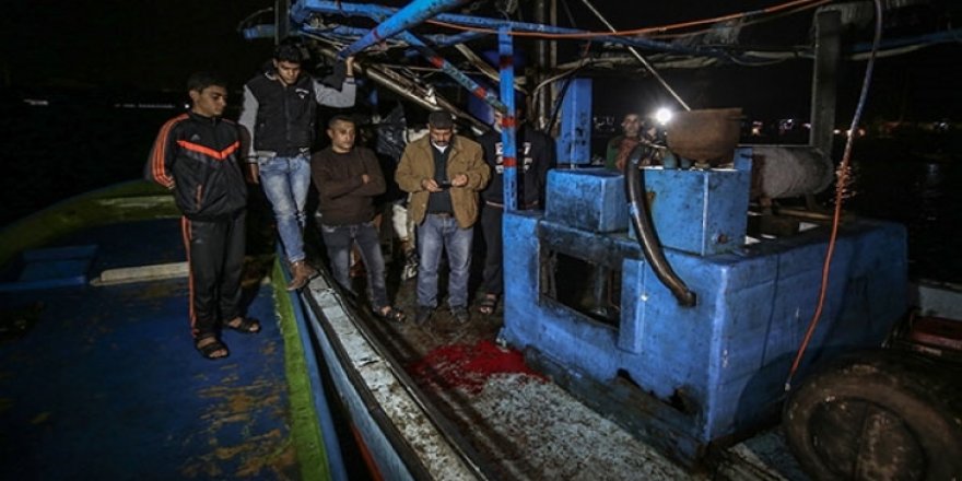 İsrail şimdi de Gazzeli balıkçılara saldırdı!