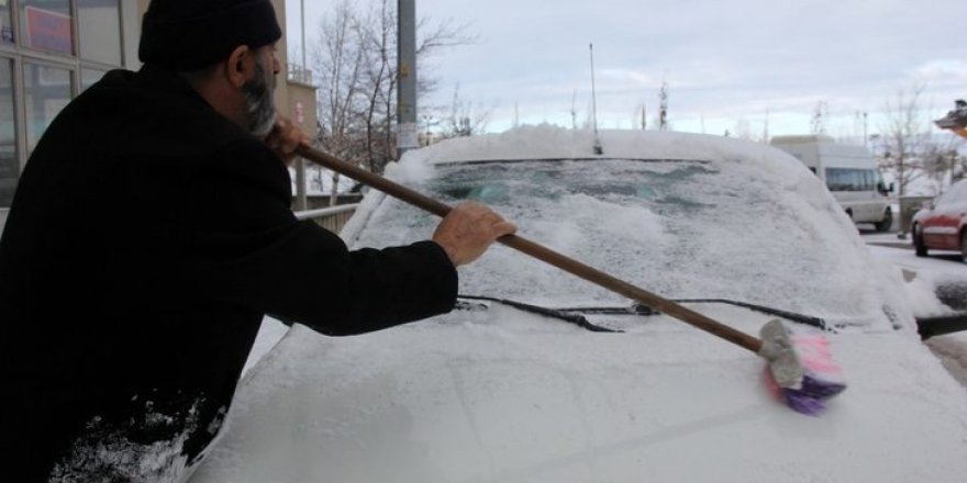 Erzurum güne karla uyandı