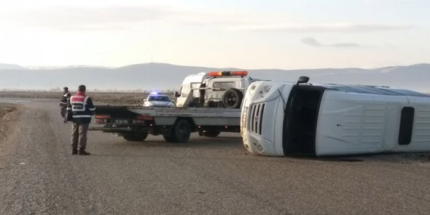 Denizli'de öğrenci servisi devrildi, çok sayıda yaralı var