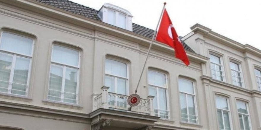 PKK yandaşları, Almanya’daki Türk Büyükelçiliğine saldırdı