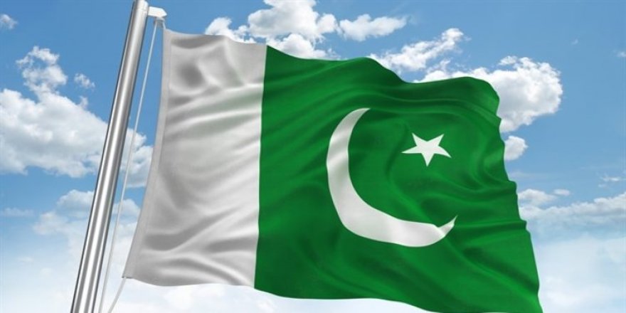 Eski Pakistan Başbakanı ömür boyu siyasetten men edildi