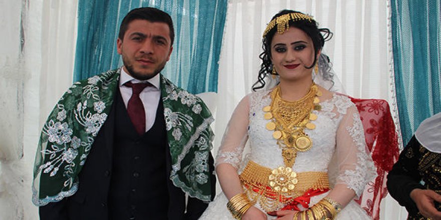 Aşiret düğününde takılan para dudak uçuklattı!