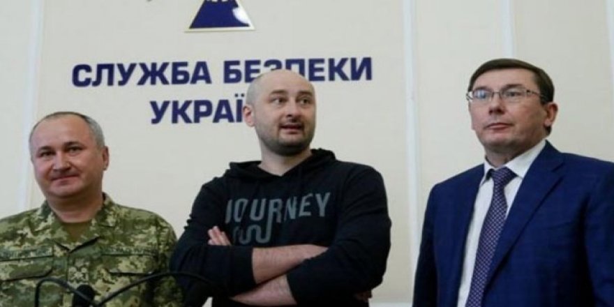 Öldürüldüğü duyurulan Rus gazeteci basın toplantısı yaptı