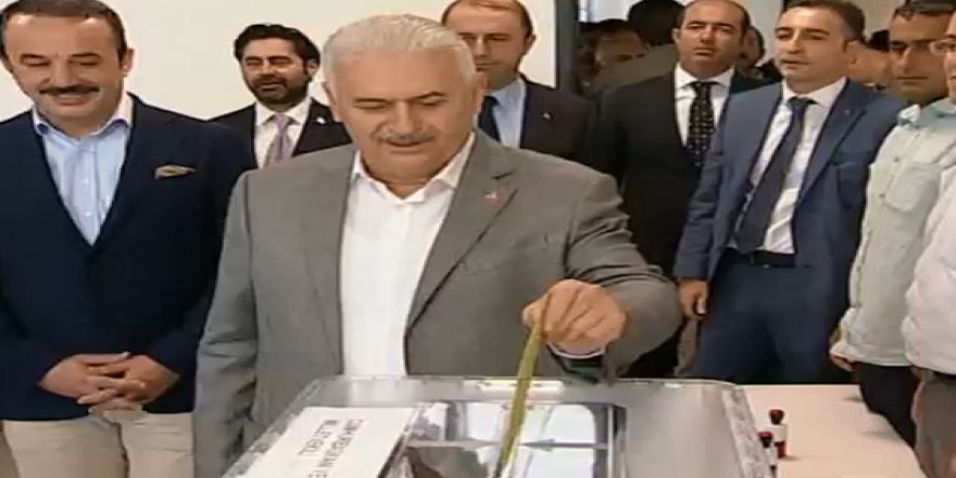 Başbakan Binali Yıldırım oyunu İzmir'de kullandı
