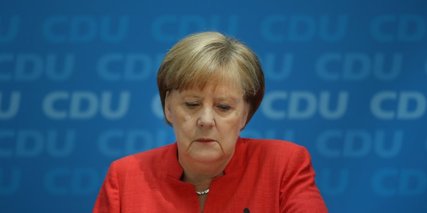 Merkel'den Mesut Özil'in kararına ilk tepki: Saygı duyuyorum...