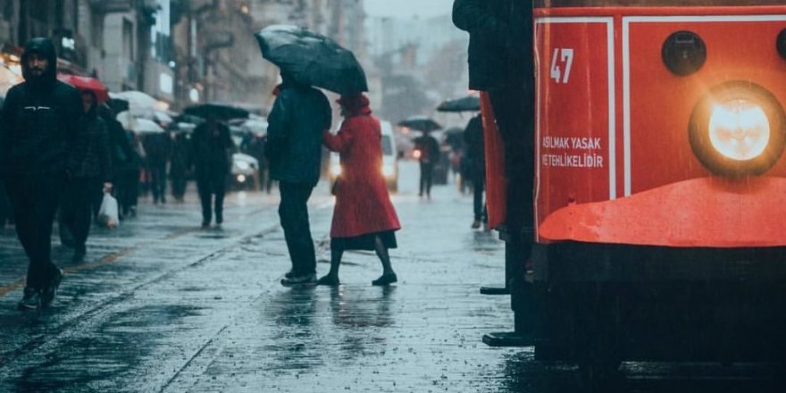 Meteoroloji'den İstanbullulara yağmur uyarısı: O saatlere dikkat!