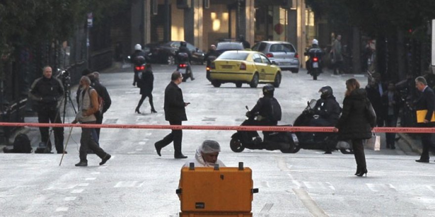 Yunanistan'da bomba paniği! Bina boşaltılıyor