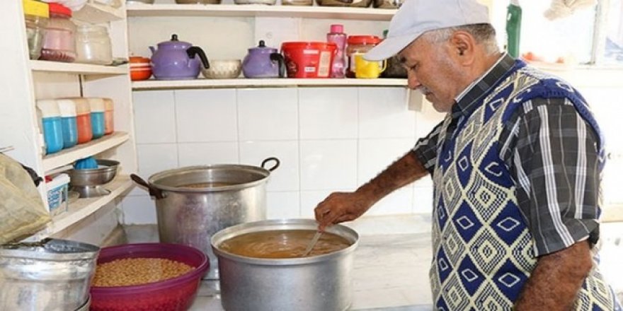 Haşlanmış nohut satarak 3 katlı ev yaptırdı