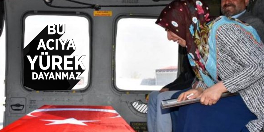 Şehitler için düzenlenen törende yürek yakan fotoğraf