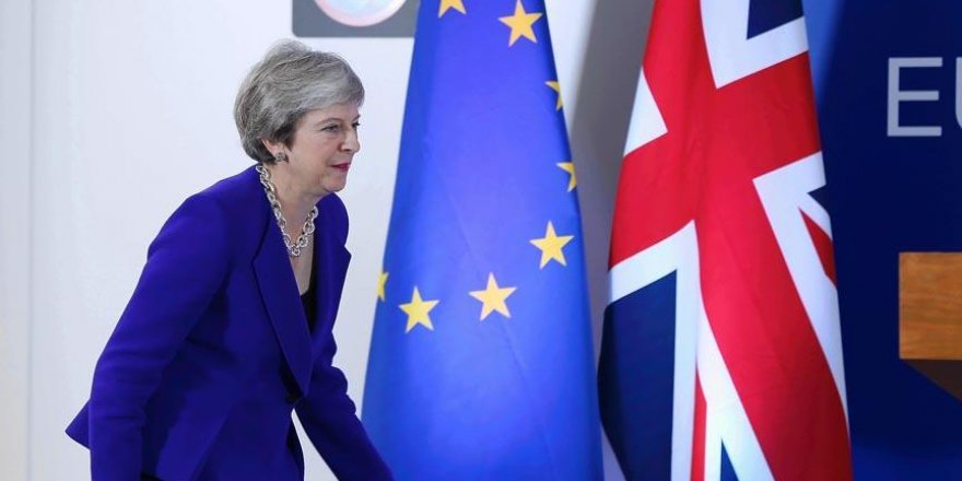 İngiltere'de Brexit istifaları!