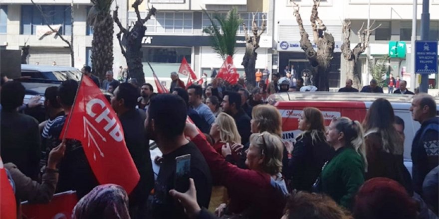 CHP İzmir İl Başkanlığı karıştı! Protesto gösterisi düzenlediler