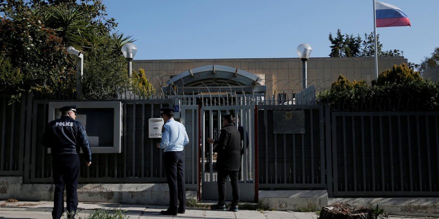 Rusya'nın Atina Konsolosluğu'na bombalı saldırı!