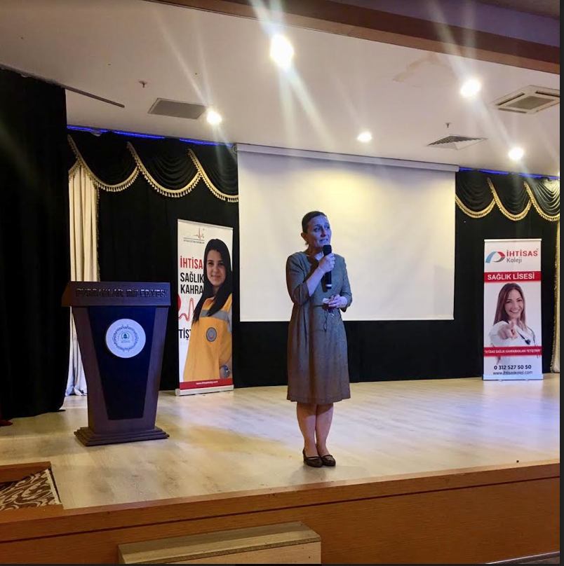 İhtisas Sağlık Koleji “Bağımlılık” konulu seminere katıldı