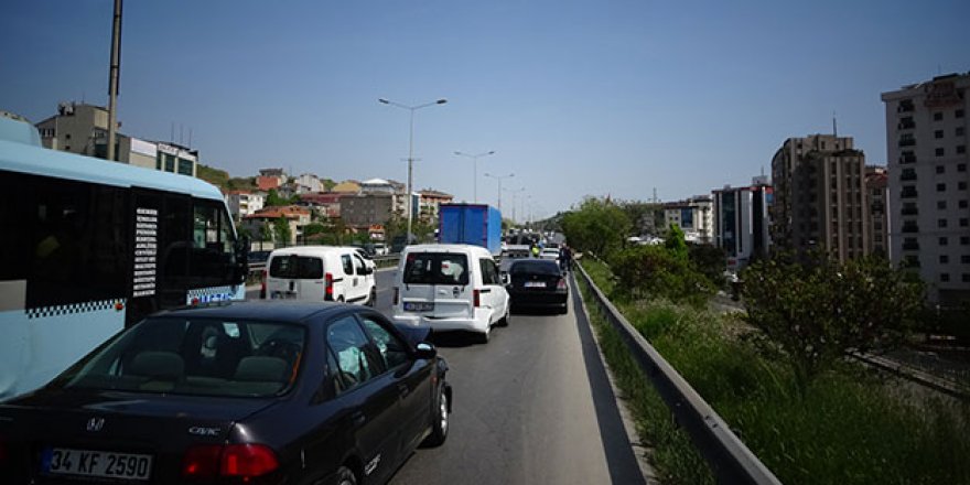 E-5'te peş peşe kazalar! Trafik durma noktasına geldi