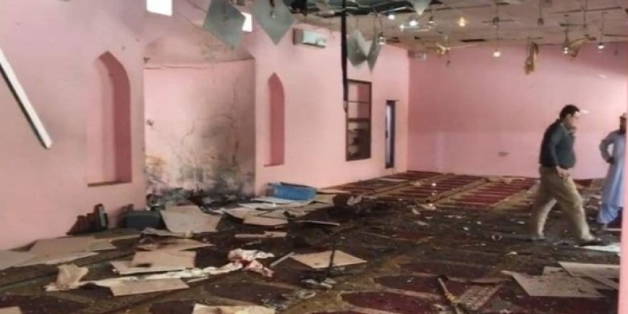 Pakistan'da cuma namazında patlama!