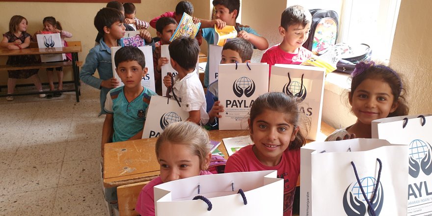 İnsanlık ve dayanışmayı köy okullarıyla PAYLAŞıyorlar!