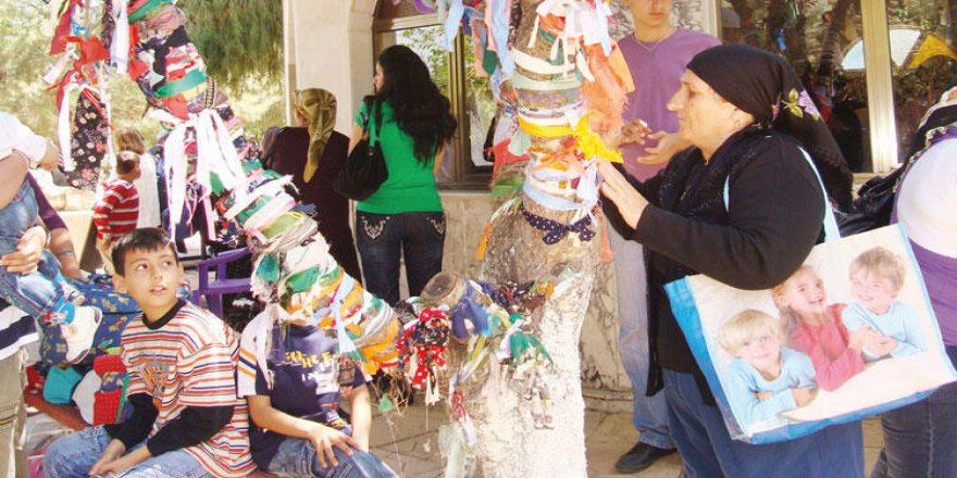 Diyanet uyardı: Türbelere ev, araba resmi çizmeyin