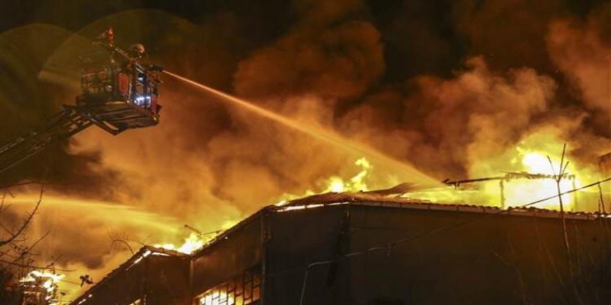 İstanbul'da iki fabrikada yangın çıktı