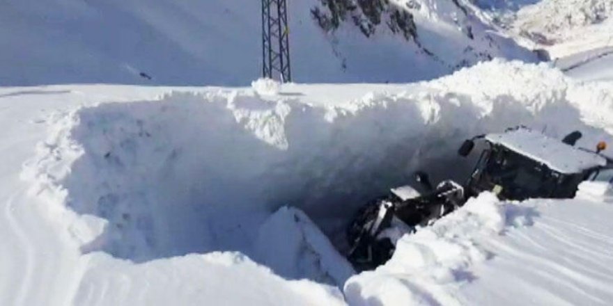 Hakkari'de kar boyutu görenleri hayrete düşürdü!