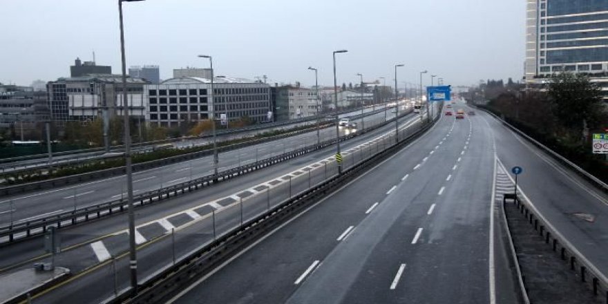 İstanbul'da yeni yılın ilk gününde yollar boş kaldı