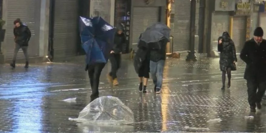 İstanbul'da sağanak etkili oluyor!