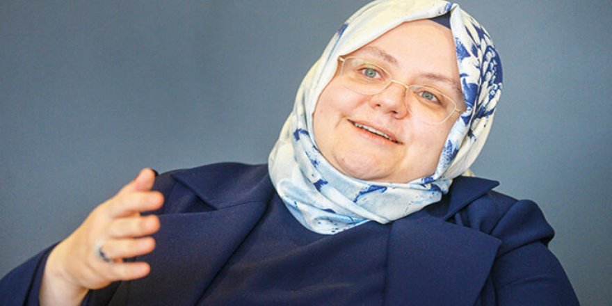 Bakan Selçuk müjdeyi verdi: Corona virüsünden etkilenen tüm ailelere bin lira verilecek!