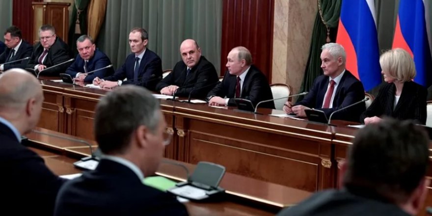 Putin yeni kabineyi onayladı