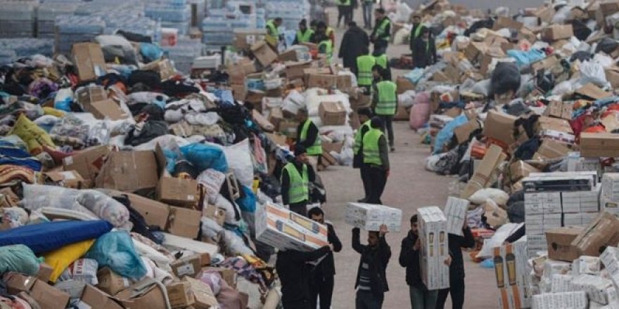 Elazığ'da AFAD'ın deposu yardımlarla doldu