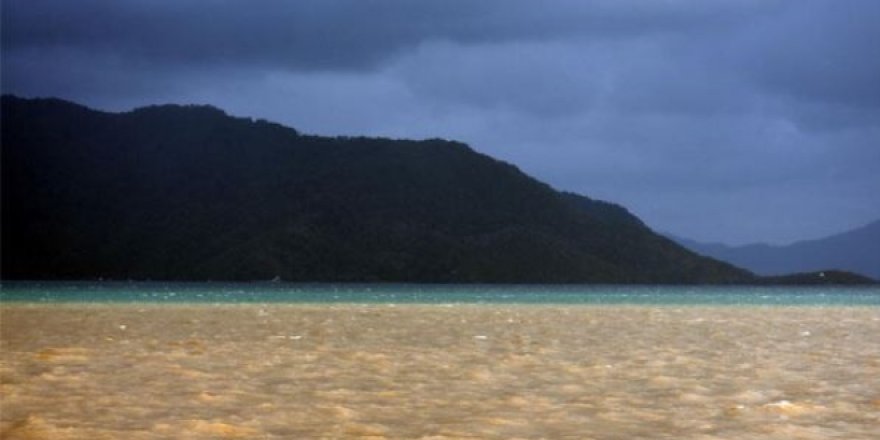 Marmaris'te denizin rengi değişti