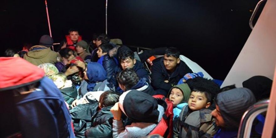 İzmir'de 52 düzensiz göçmen yakalandı