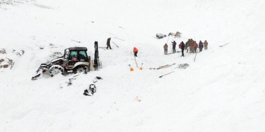 Van Bahçesaray karayolunda arama çalışmaları yeniden başladı