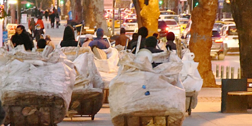 Koronavirüs yasakları atık toplayıcılarını vurdu