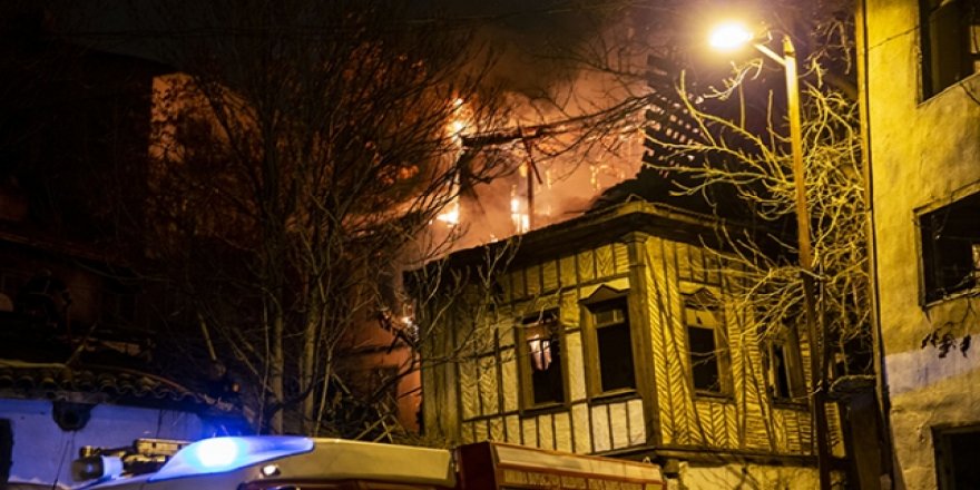Ankara'da yangın: 2 konak kül oldu